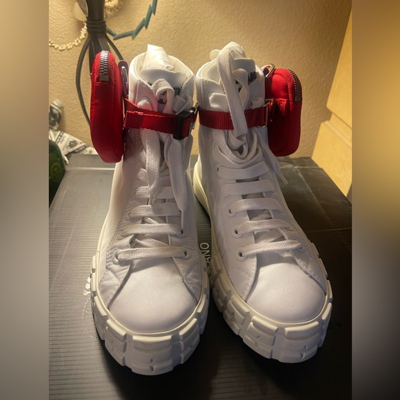 Prada sneaker size 37.5 - Picture 2 of 4